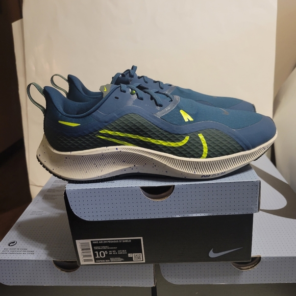 Men's Nike Air Zoom Pegasus 37 Shield - Picture 16 of 16